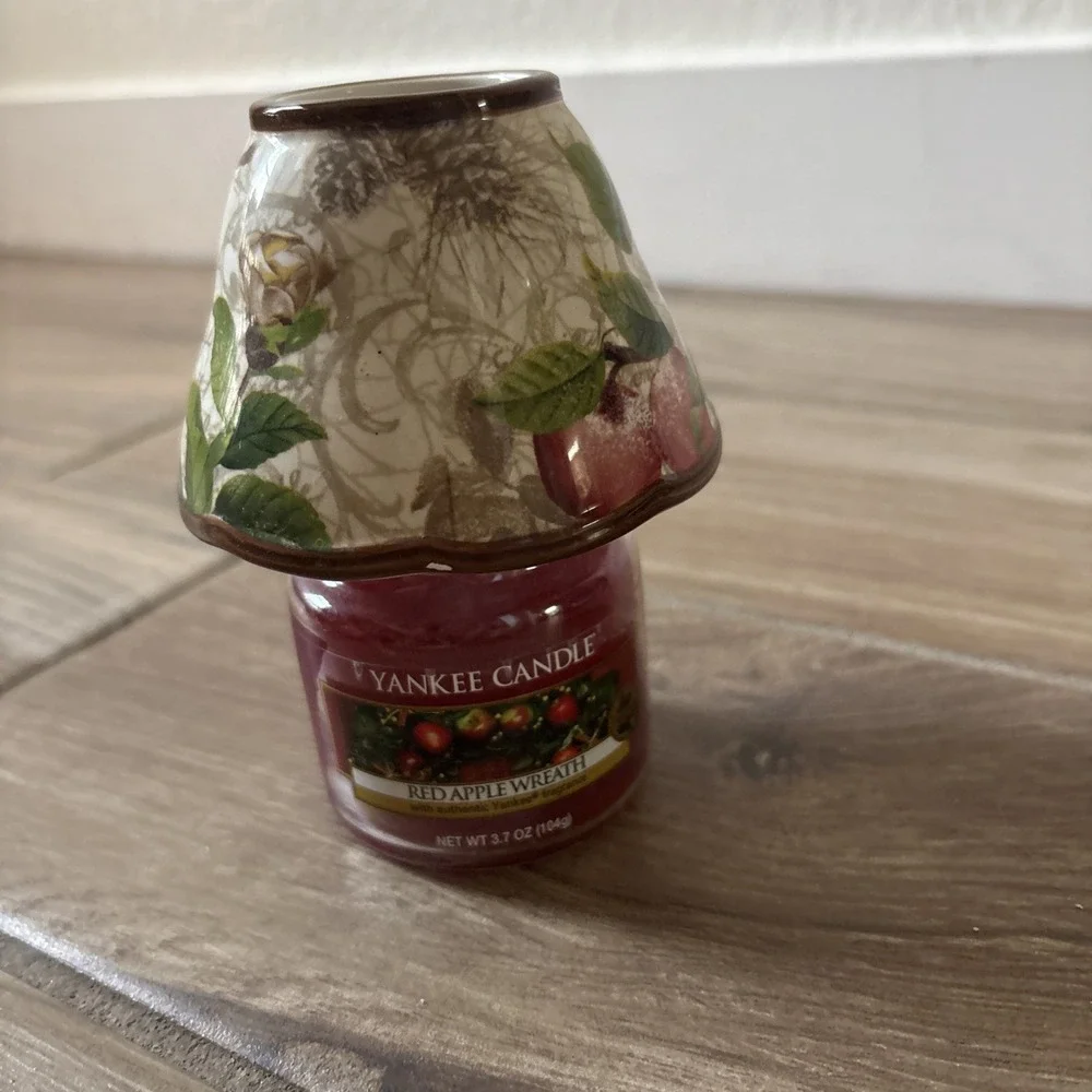 YANKEE CANDLE Jar Shade with Red Apple Wreath Candle